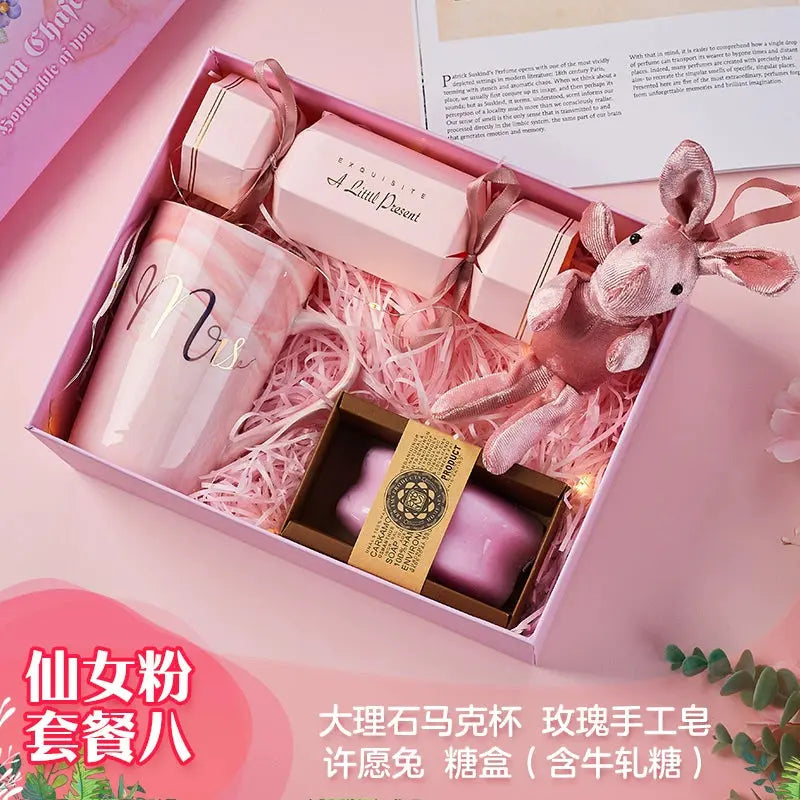 Best man souvenir female bridesmaid wedding wedding men's practical birthday full moon return gift business education banquet gift box