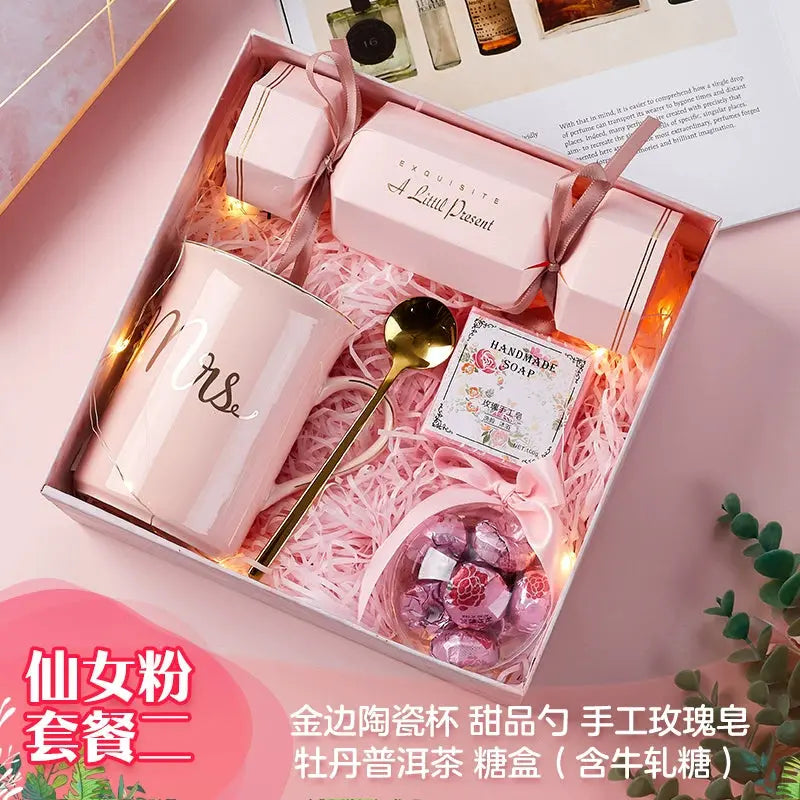 Best man souvenir female bridesmaid wedding wedding men's practical birthday full moon return gift business education banquet gift box